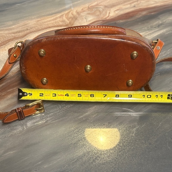 Dooney & Bourke- Classic Tan Leather Handbag - Picture 13 of 13